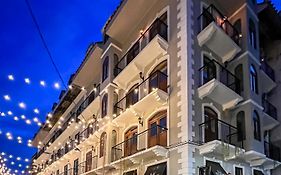 La Cuadra Apartments By Acomodo